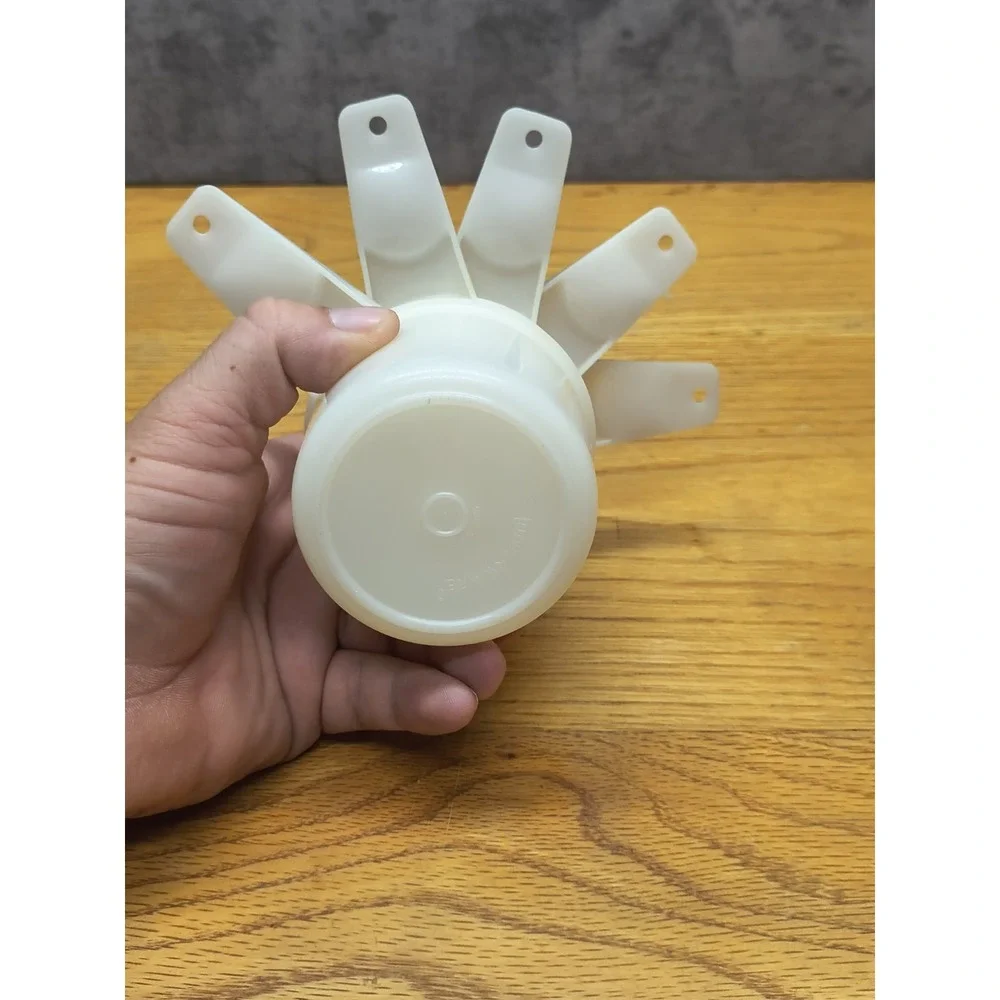 Tupperware #761‎ White/Translucent 5 Measuring Cup Set